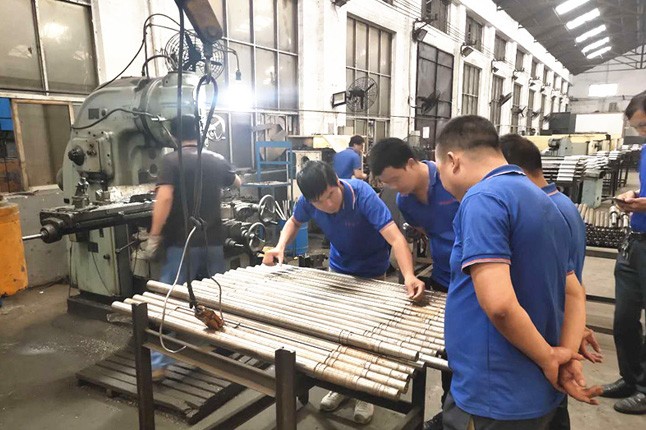 开云网页版登录入口每周对各个工序进行质量监督检验的现场。